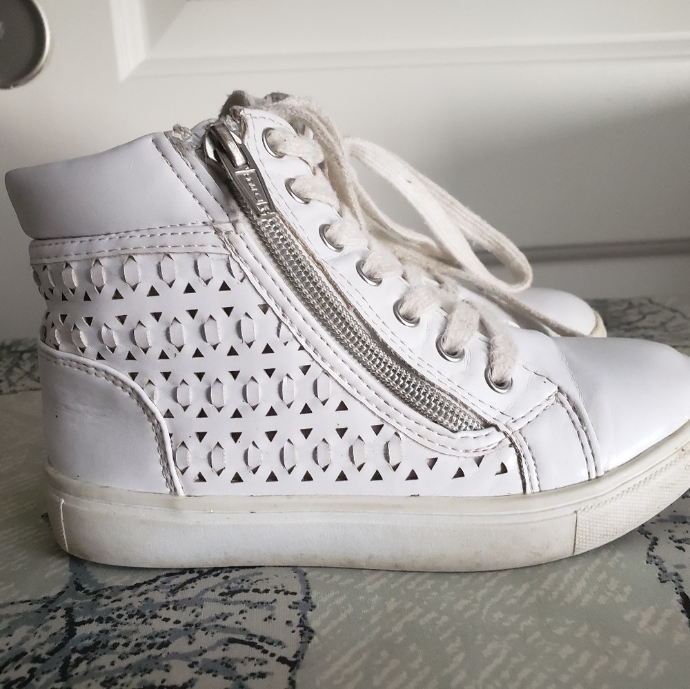 Girls white youth  SO sneakers.